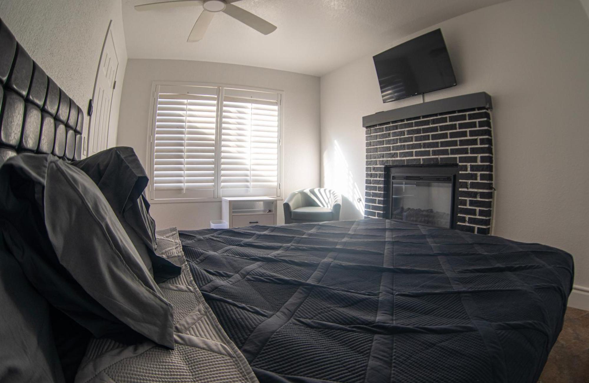 Comfy Expansive Home - Near The Strip - Heated Pool Las Vegas Dış mekan fotoğraf