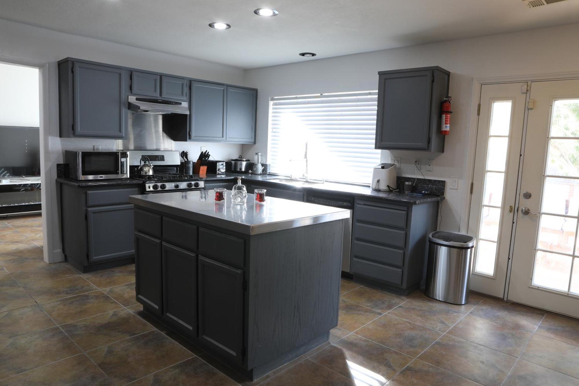 Comfy Expansive Home - Near The Strip - Heated Pool Las Vegas Dış mekan fotoğraf